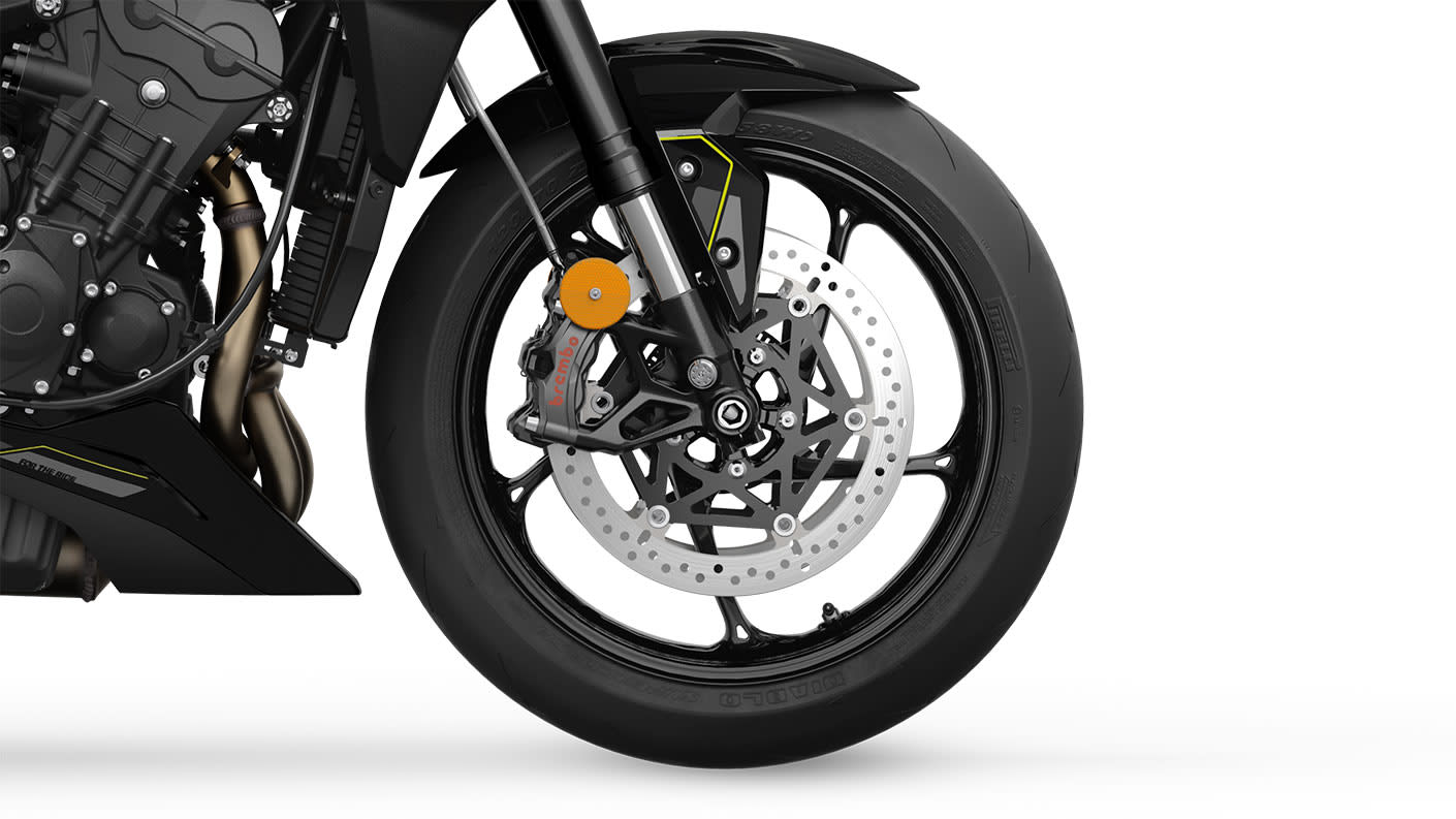 MY25 Street Triple RS brakes close up shot
